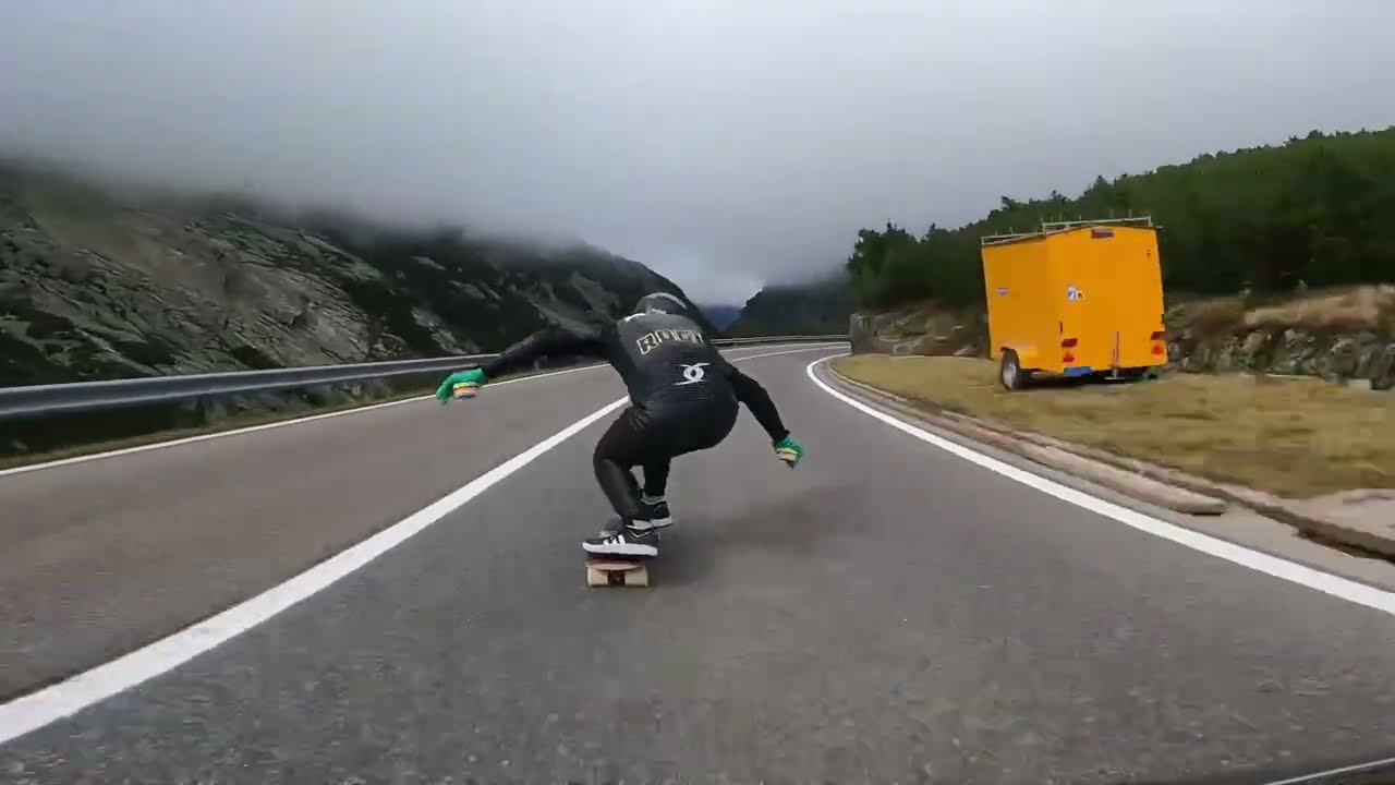 THE ULTIMATE ALPINE DESCENT: RAW SPEED OR BREATHTAKING VIEWS? 115 kmh #viral #extreme #car #foryou 