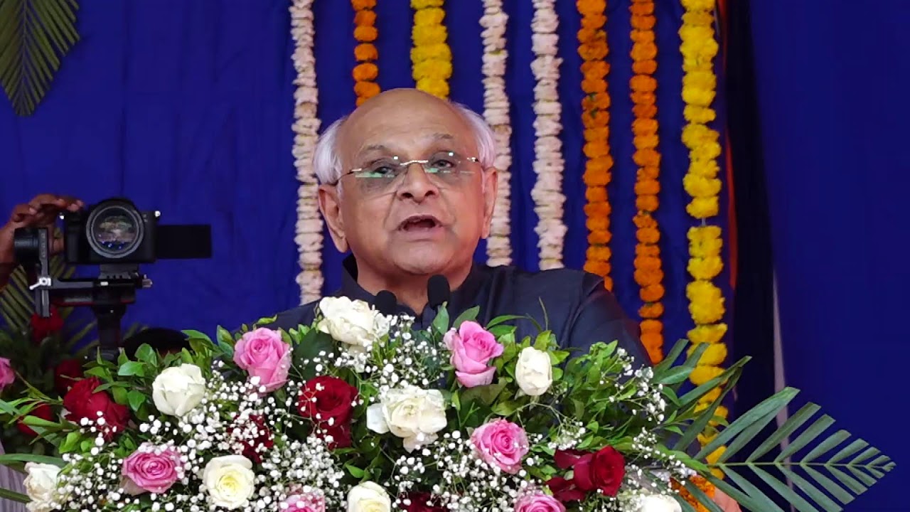 CM dedicates & lays foundation of development works of Dahod district