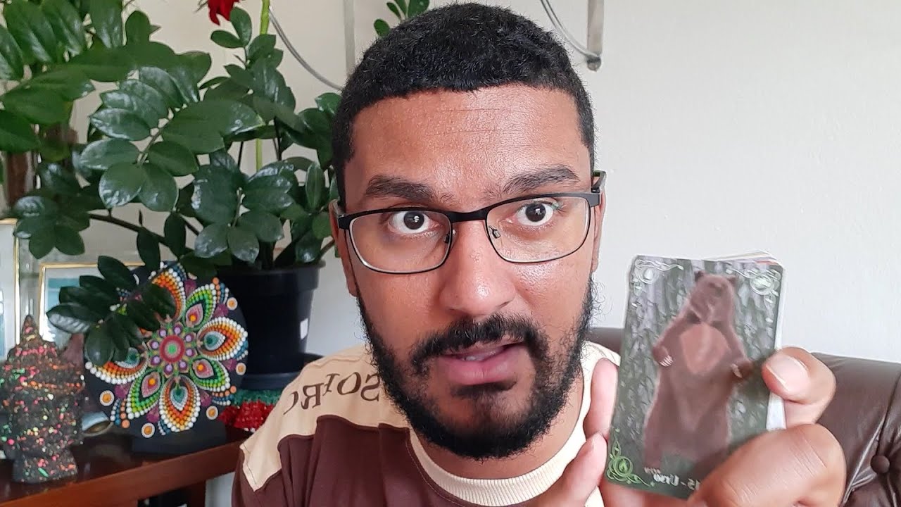 GÊMEOS FEVEREIRO • ALGUÉM TE COMENDO COM OS OLHOS