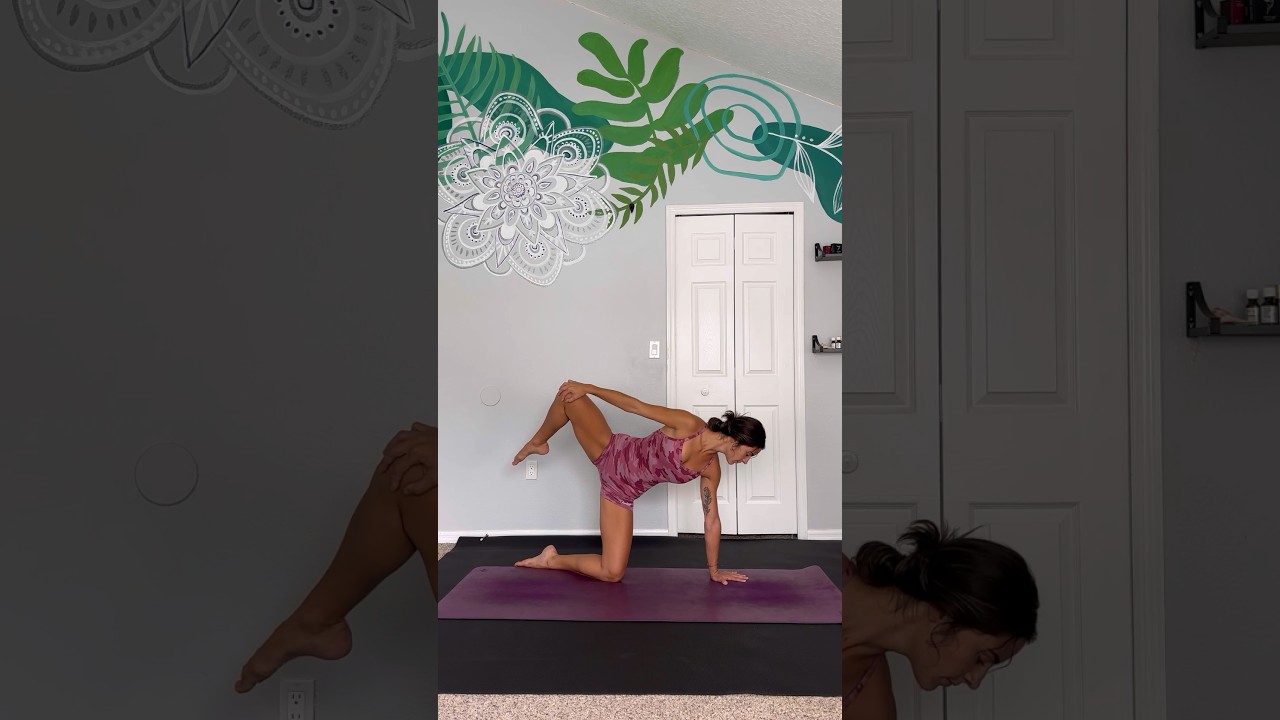 Simple changes can transform the whole practice 💫 #yoga #tabletop #yogapose #transition