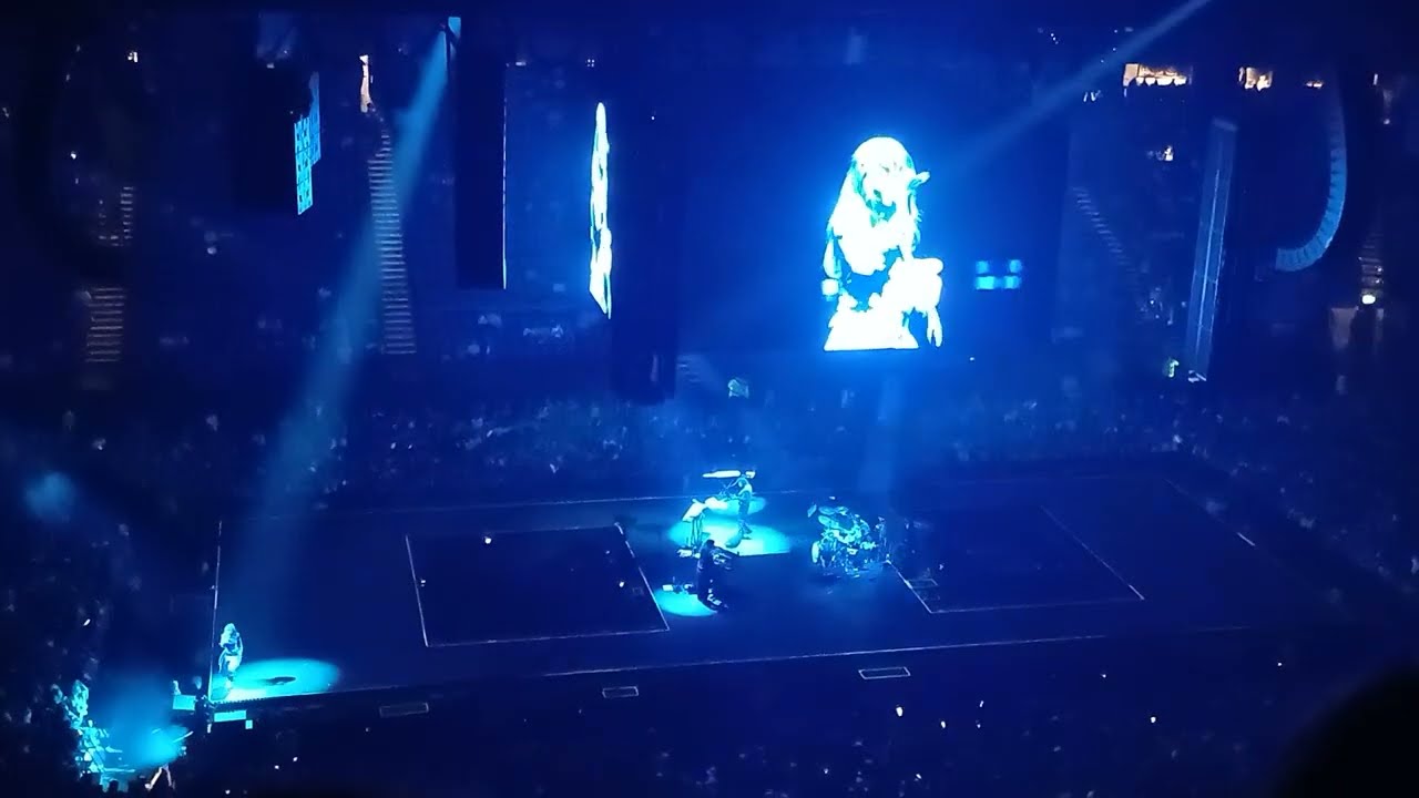 Magdalena Bay - Cry for Me (live at the O2 Arena, 17/07/2025)