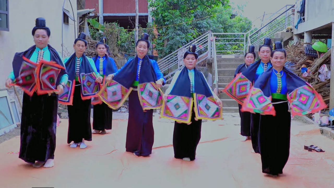 Múa Piêu mừng xuân Bính Ngọ Hội cao tuổi bản Lè Chiềng Khoong Sơn La Biểu Diễn.