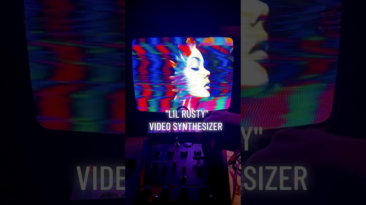 Lil Rusty #videosynth for #glitchart-unconventional magic split-line effect💫