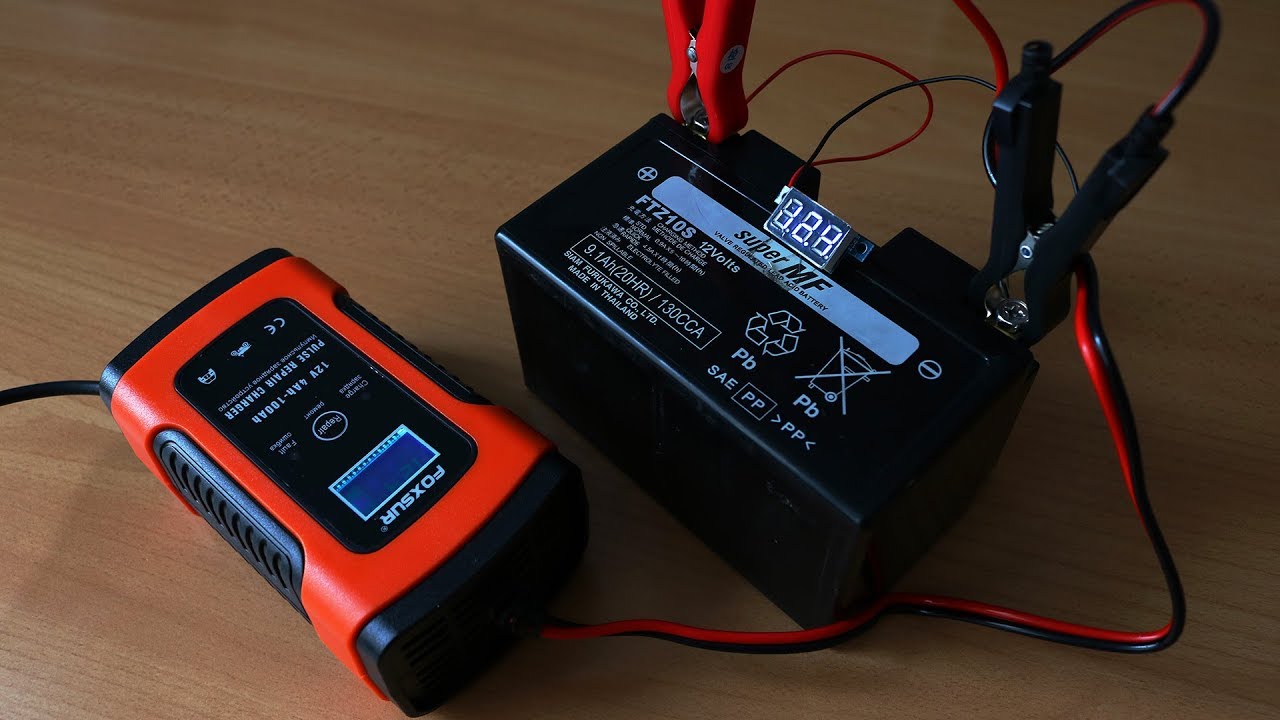 Akkumulátor töltő és voltmeter a motorodhoz
