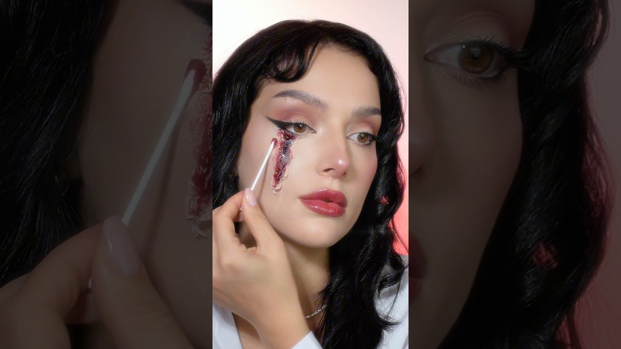 Simple Halloween look ⚠️fake blood #halloween #makeuptutorial p