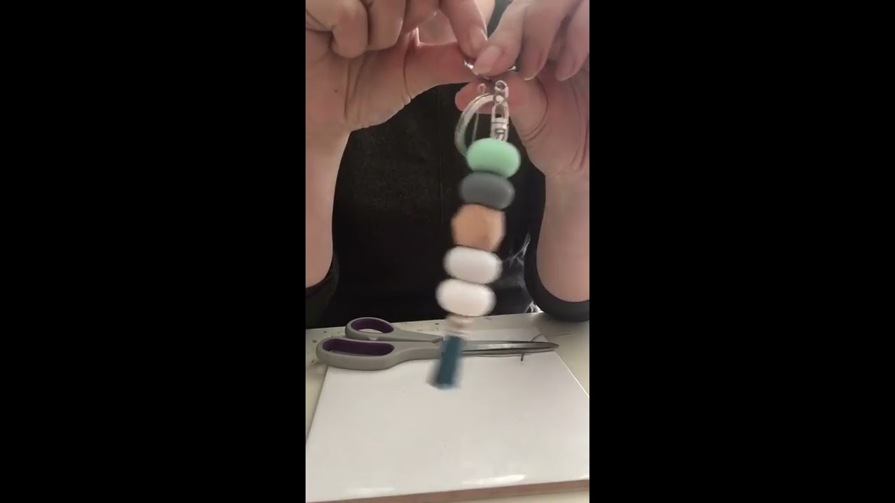 How to make a keyring with a hidden knot