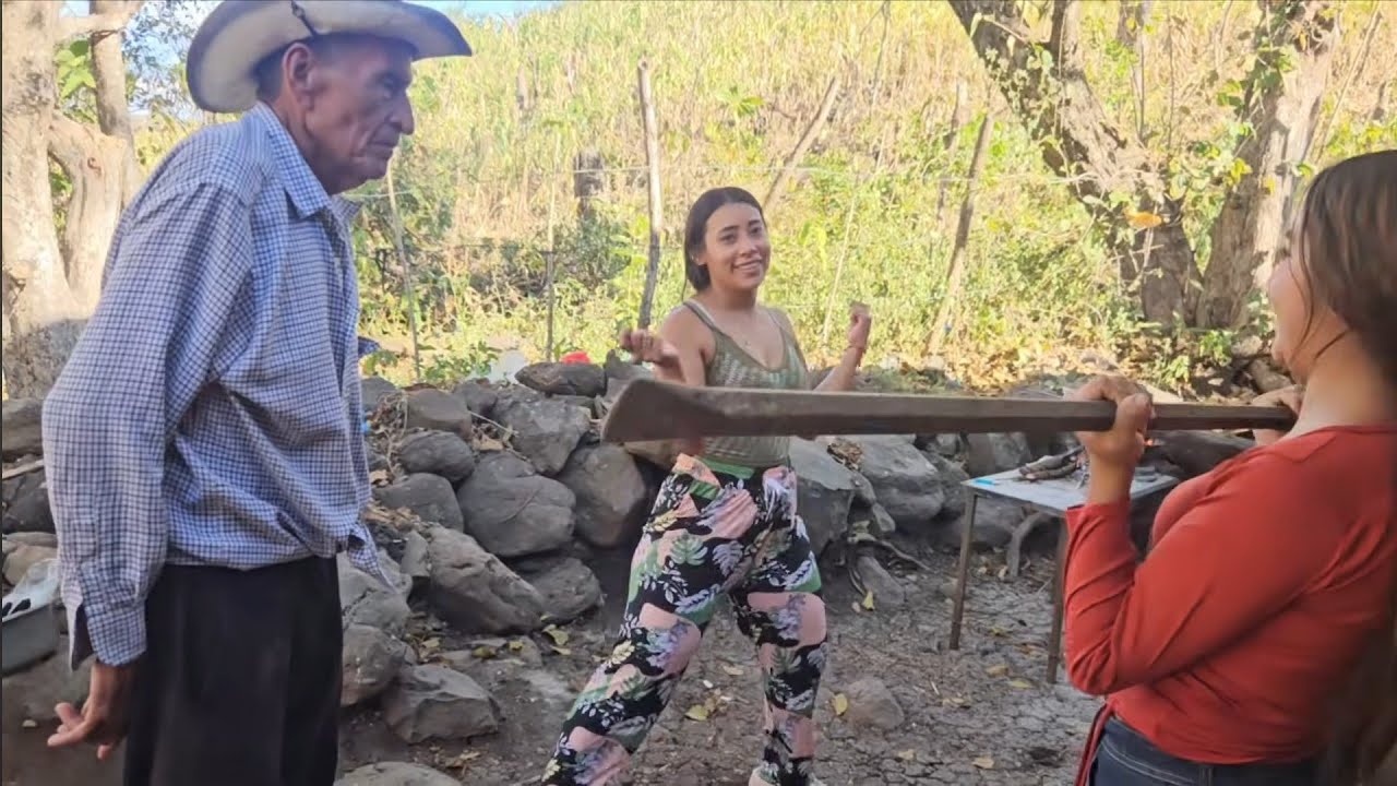 🛑El viejon  pone😂 atrabajar a estas chicas😍 / El Buen Salvadoreño 