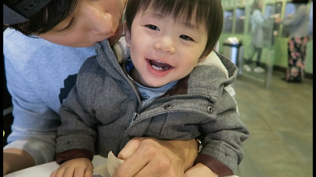 Baby LOVES Food! 선우는 먹는걸 너무 좋아해!! 연우 빵집에서 빵사기 도전!!