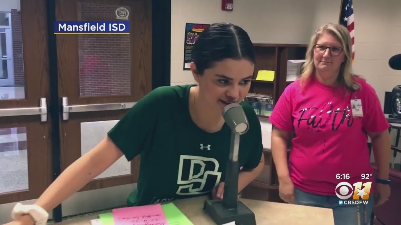 Selena Gomez Surprises Students At Her Former North Texas Middle School