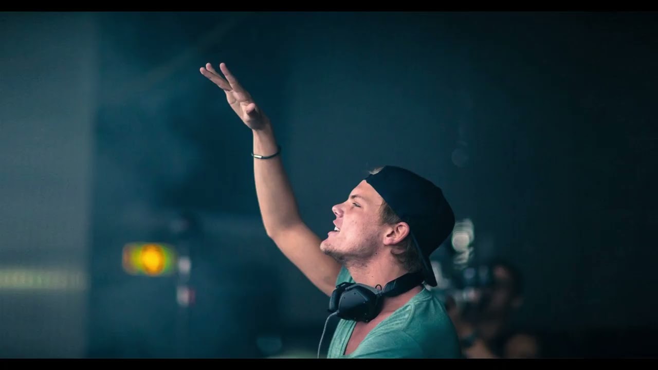 Wake Me Up x Lay Me Down (Avicii by Avicii Mashup)