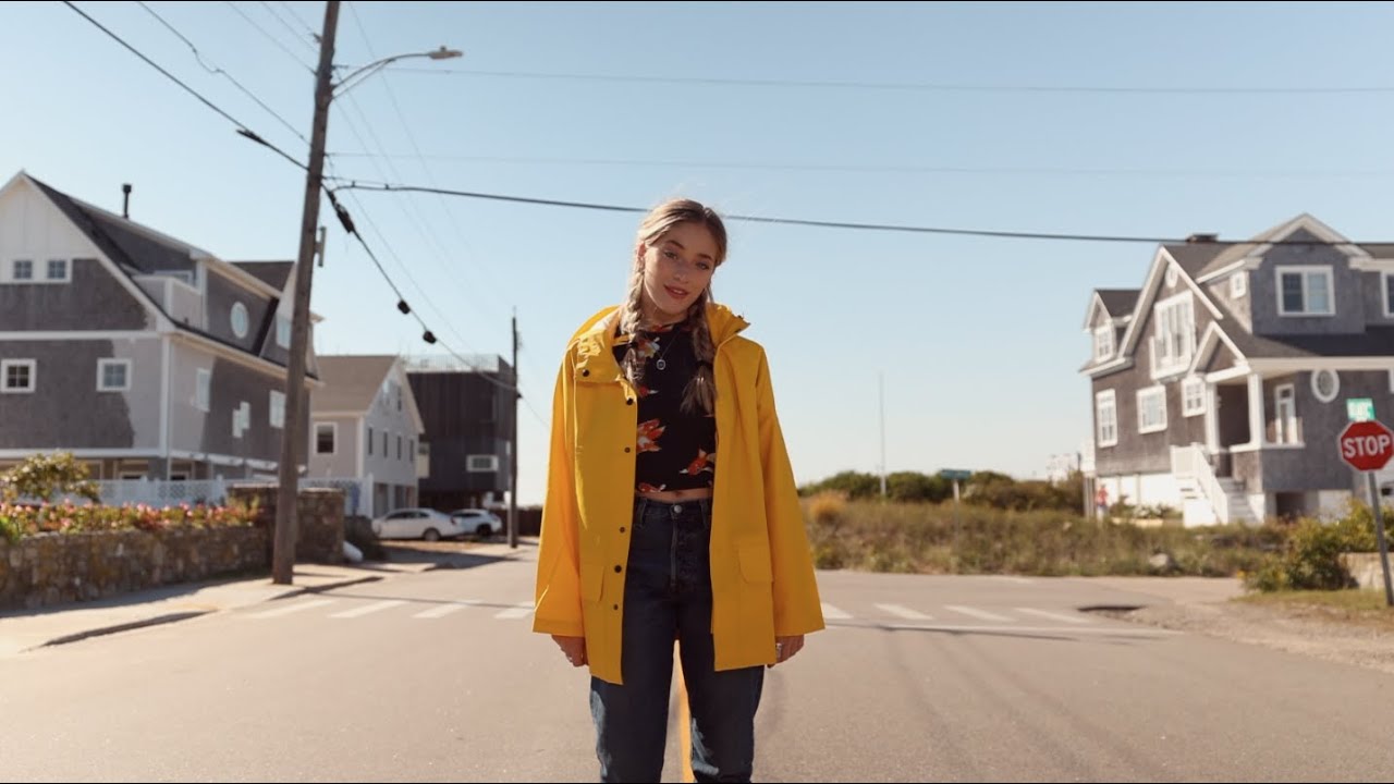 Brynn Cartelli - Convertible In The Rain (Official Music Video)