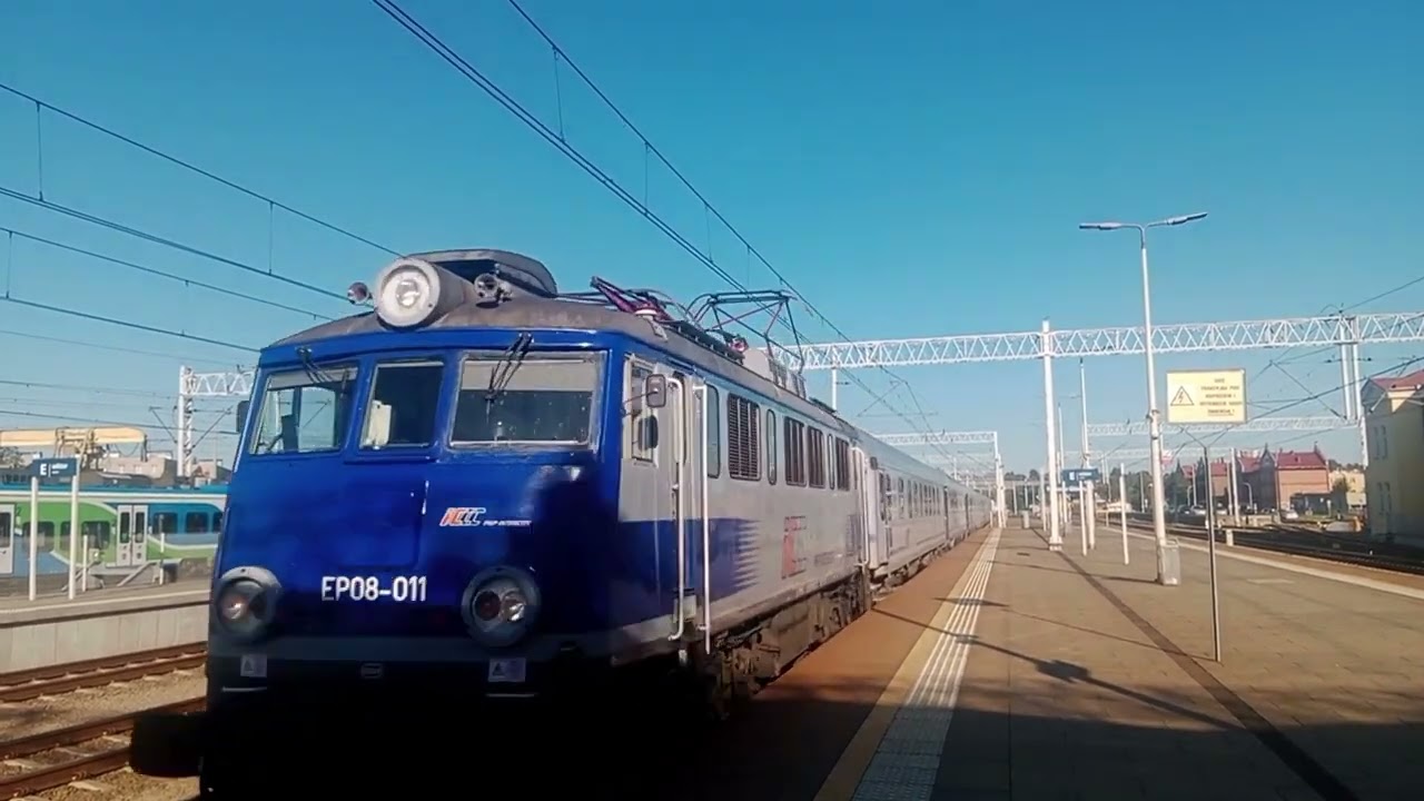 EU160-076 z IC MATEJKO oraz EP08-011 z IC WITOS na stacji Rzeszów Gł. 21.09.2025