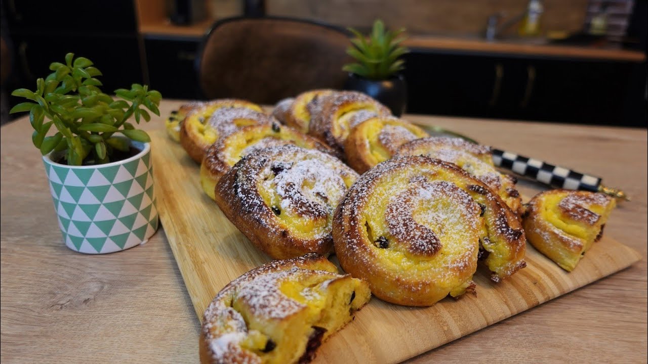 RECETTE des pains briochés aux raisins a la crème vanillée - Escargots