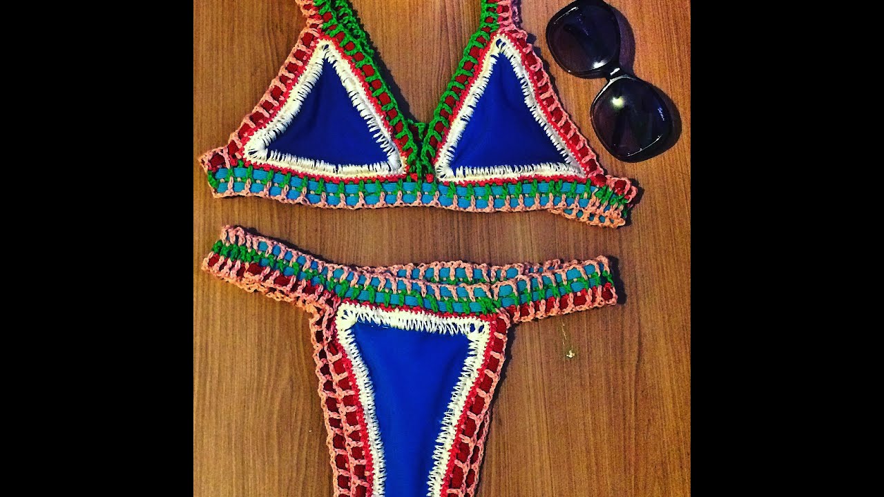 Biquíni de elástico colorido e crochê