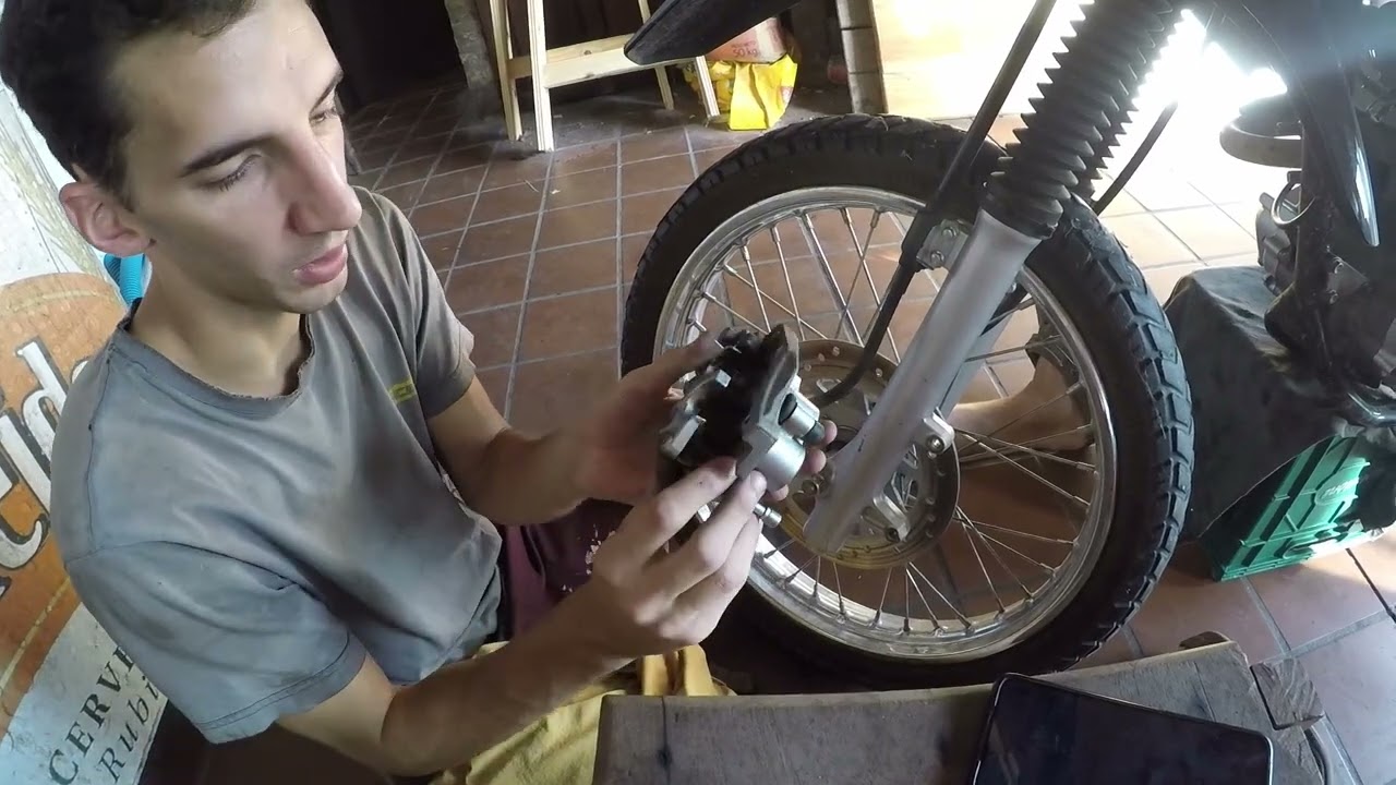 Como cambiar pastillas de freno de tu moto (HONDA XR 150)