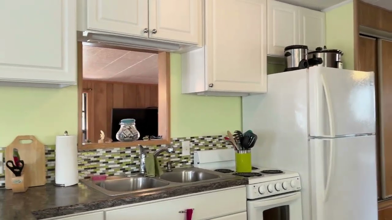 ANOTHER HOME SOLD! STYLISH 1 BED / 1 BATH IN SIESTA BAY