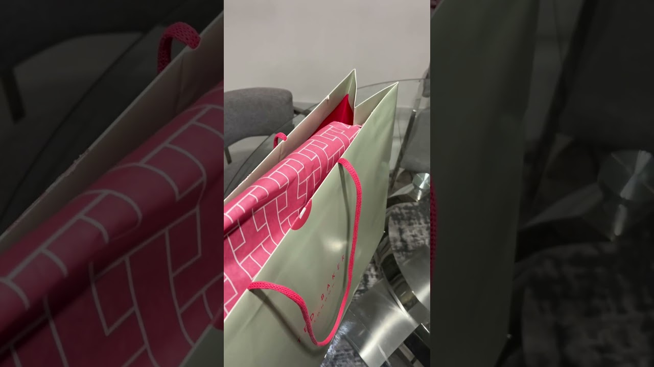 Shopping for a mom tote at Ted Baker 😍 