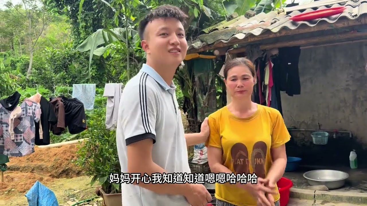 小松給越南岳父家建房蓋瓦完工結工資4000萬，岳母拿出賣豬的錢給女婿