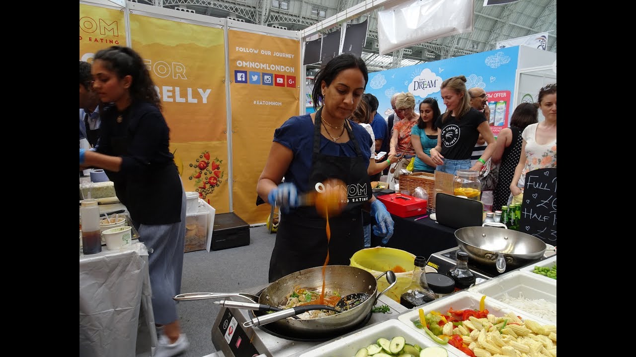 London Street Food: Pesto Halloumi Wraps, Aloo Tikki Burgers, Sweet & Sour Wok Stir Fries by Om Nom.