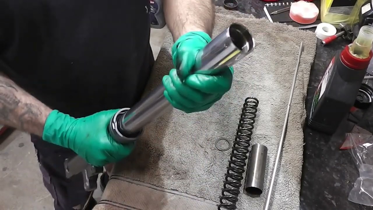 ZZR600. No34. Fork leg assembly. Fork seals. dust covers. Fork oil.