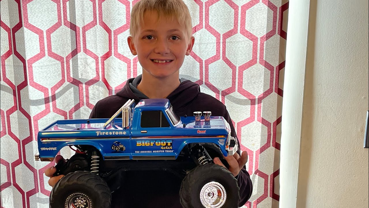 Grayson fixes his Traxxas Bigfoot and installs a @HolmesHobbies 12t motor
