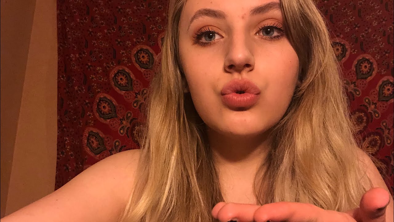 ASMR Giving You Kisses 💋