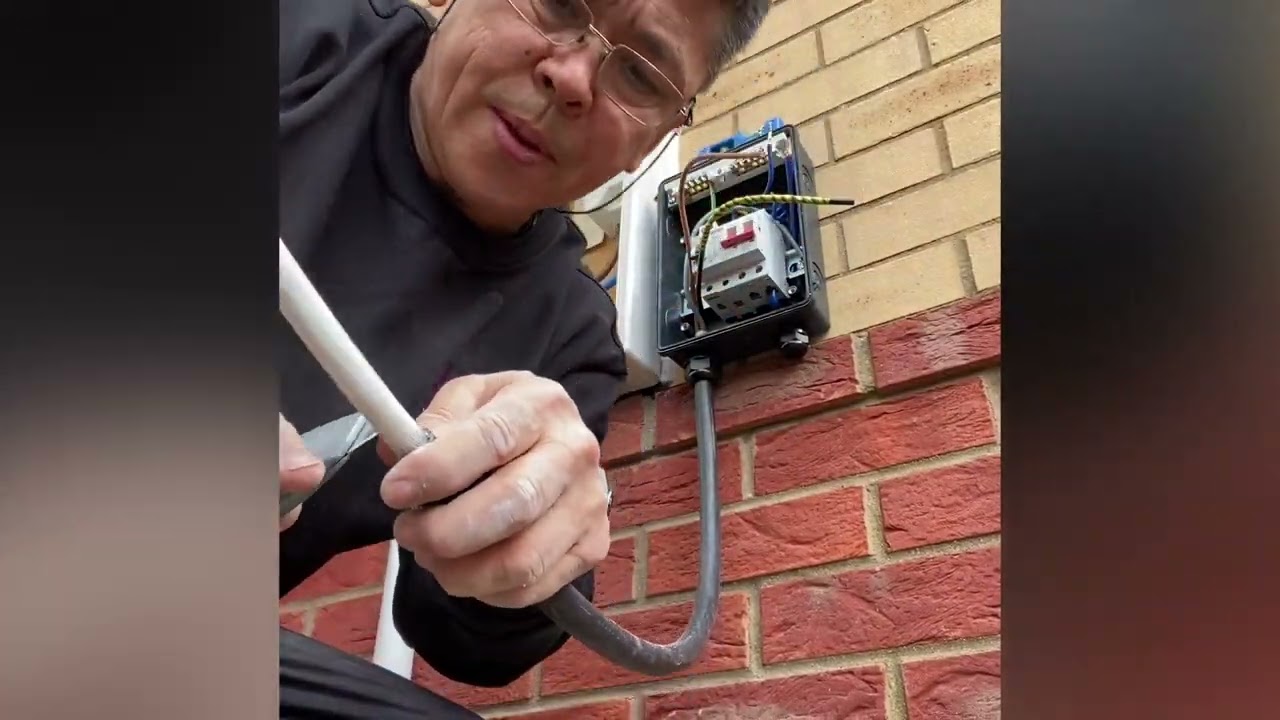 32A Commando Socket for EV charging point in the UK by Noorband electrical services