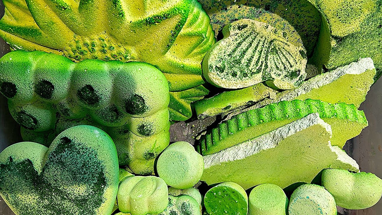 Grinch green | asmrgymchalk | satisfying | please subscribe | crunchy | powdery 