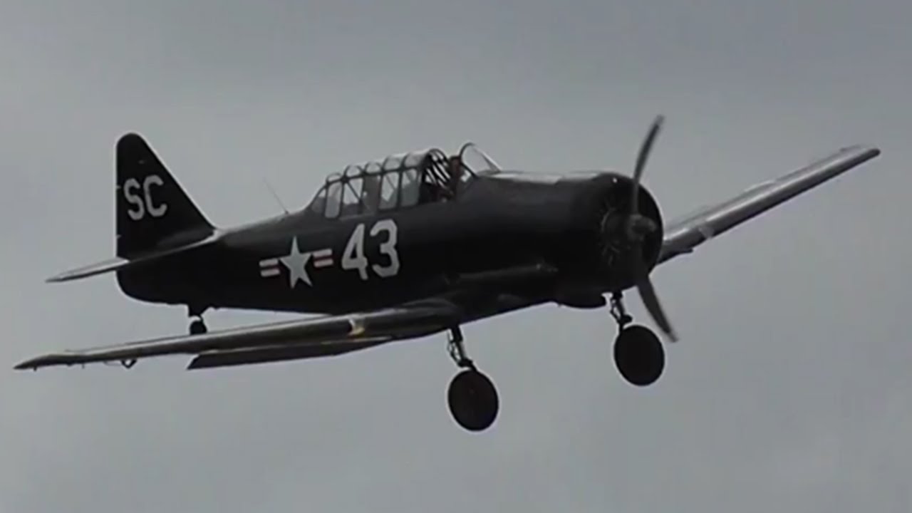 T-6 Harvard - Flypast and Landing - BEAUTIFUL SOUND