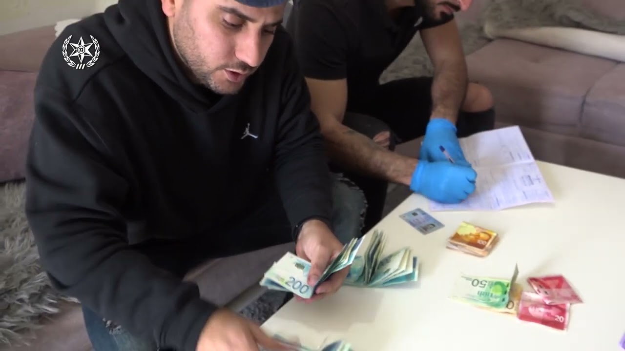 حملة للشرطة في بلدة حورة بالنقب- ضبط مخالفات ضريبية ومصالح غير مرخصة وحجز سيارات وأموال