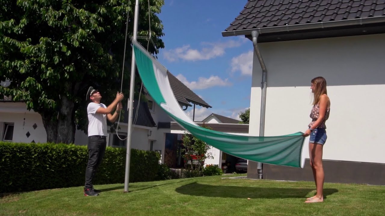 Fahnen aufhängen in Ennest - Corona Schützenfest 2020