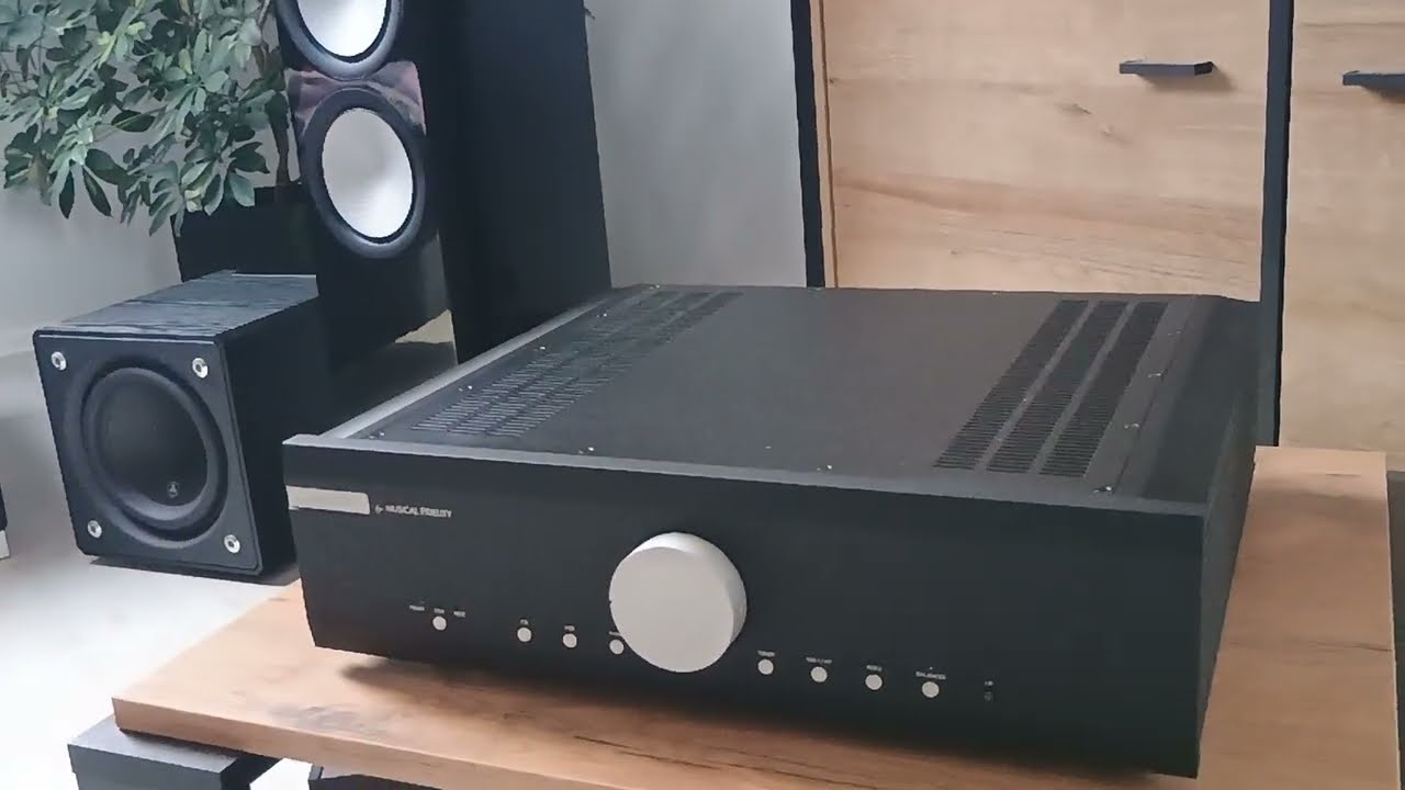 Musical M6si + Auralic Vega S1 + Monitor Audio plays 