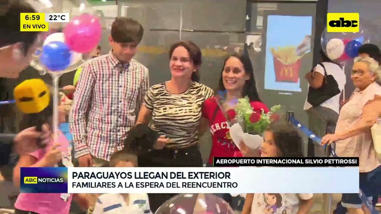 Paraguayos llegan del exterior