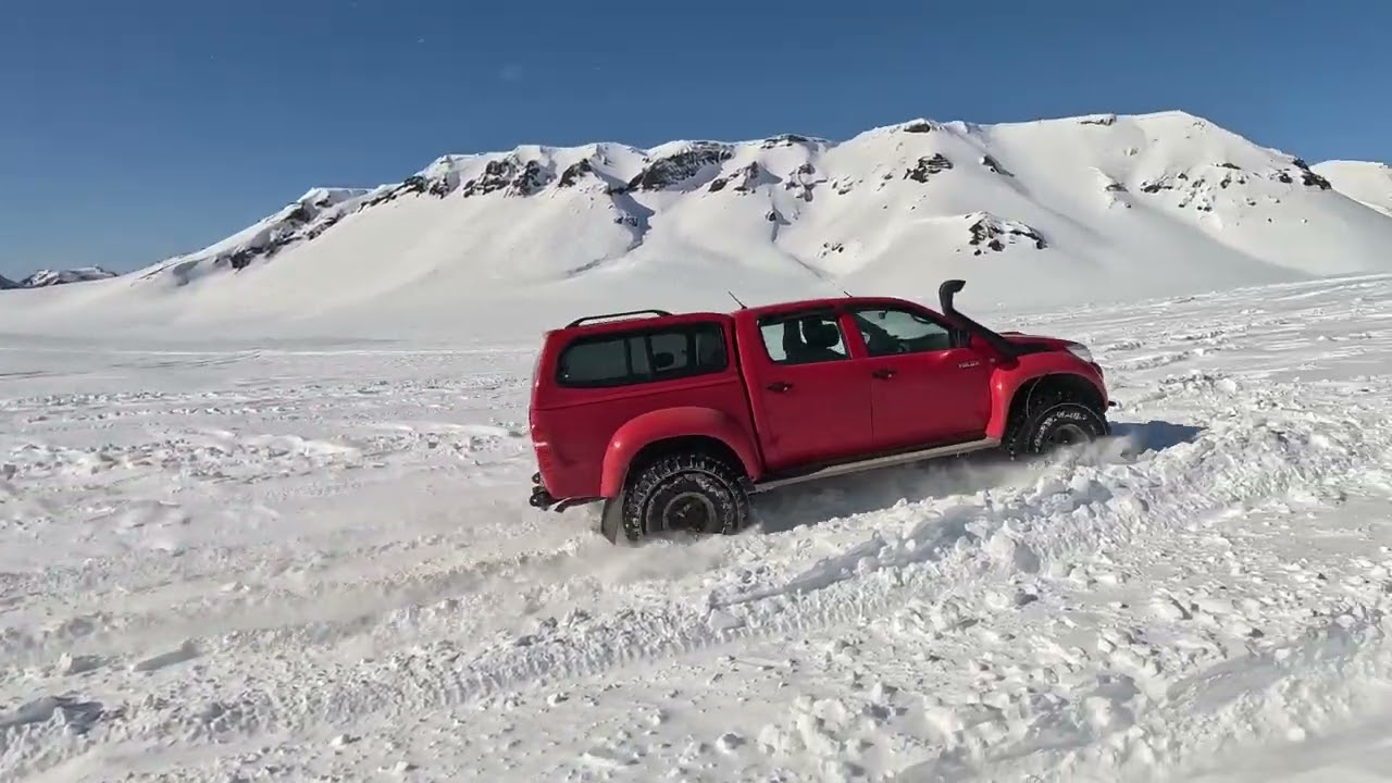Jeppaferð inn að slunkaríki og að rótum langjökuls
