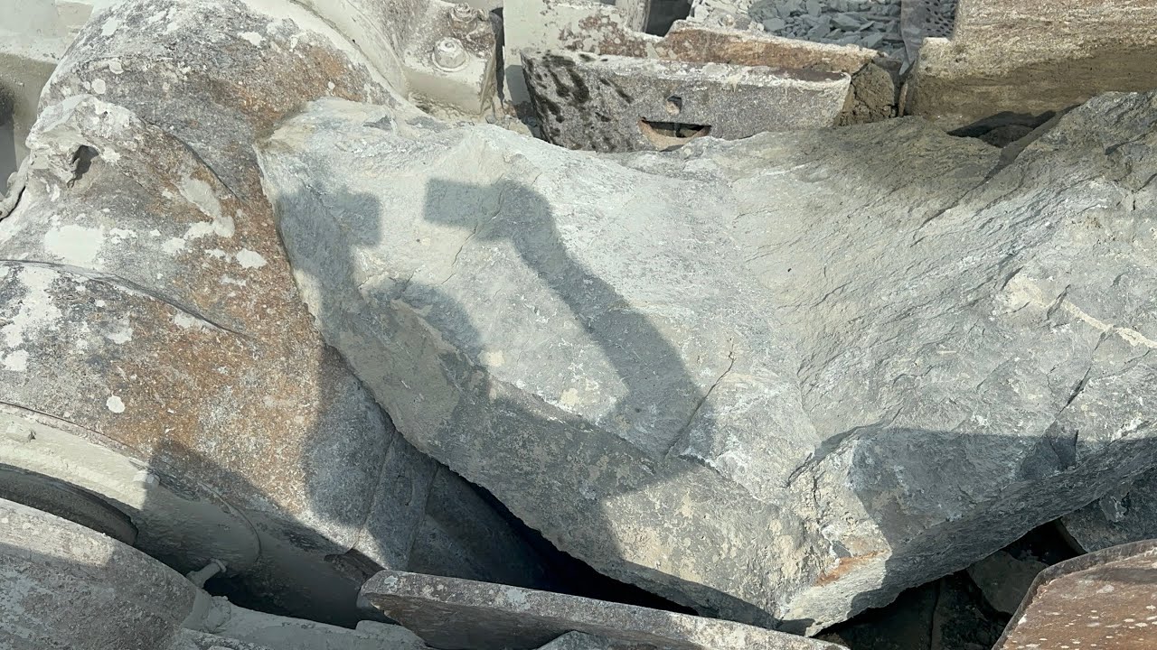 Workers vs Giant Stone in Crusher: Extreme Stone Crushing Gone Wrong