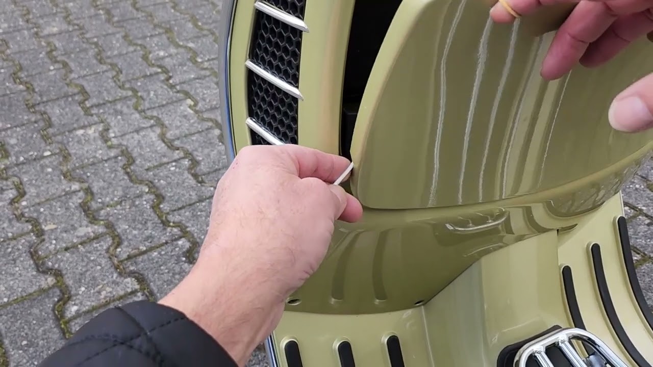 Vespa GTS Kabeldurchführung Handschuhfach