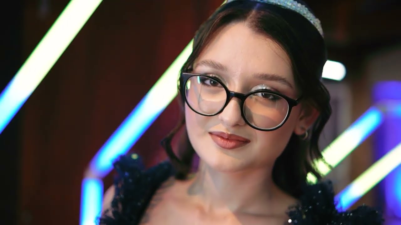 Filme Debutante  - XV Julieny Oki