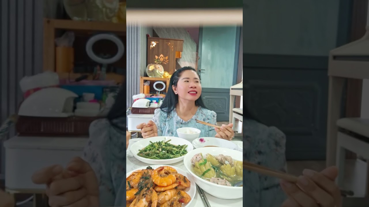 Canh khổ qua dồn cá thác lác .Tôm rim
