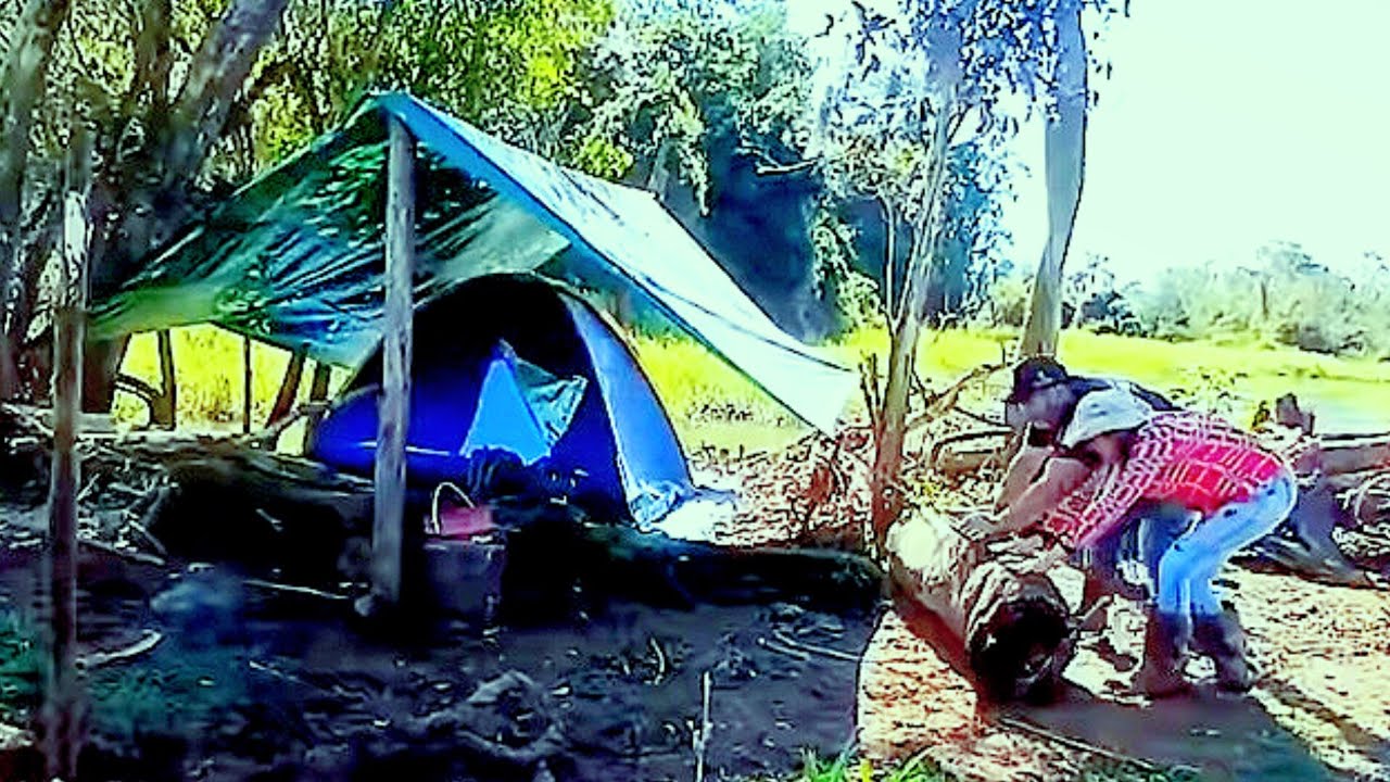 MONTAMOS ACAMPAMENTO NA BARRANCA DO RIO Pescaria Raiz com vara de bambu. Receita feijão tropeiro 