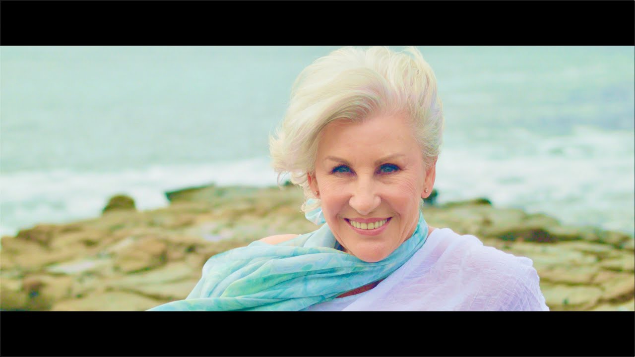 Modelling scarfs on the beach