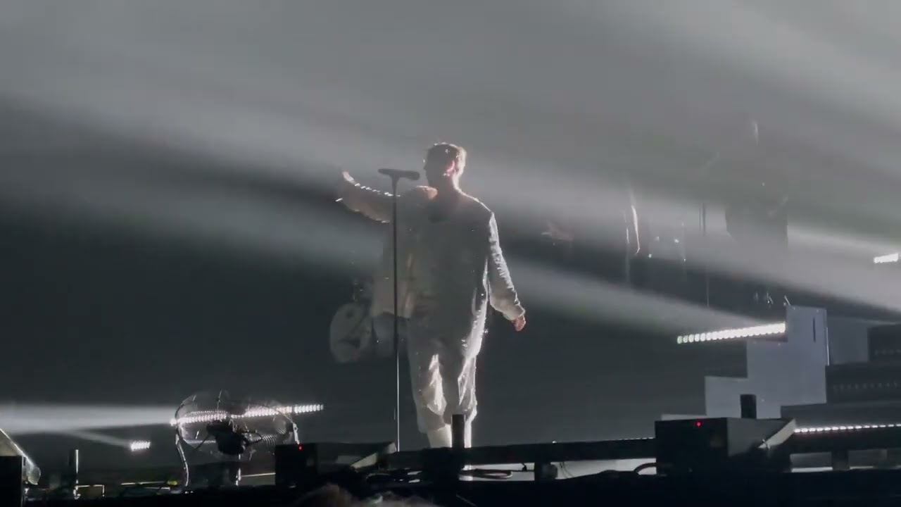 Oscar and the Wolf - You're Mine (Cut) - Live at Sportpaleis Antwerpen 12-11-2022