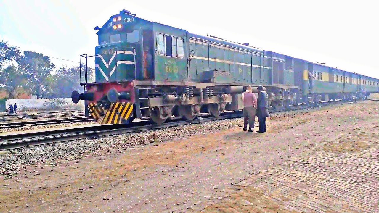 129Up Thall Express HBU20 8060 Locomotive || Depart Bhakkar with His Combine Whistles