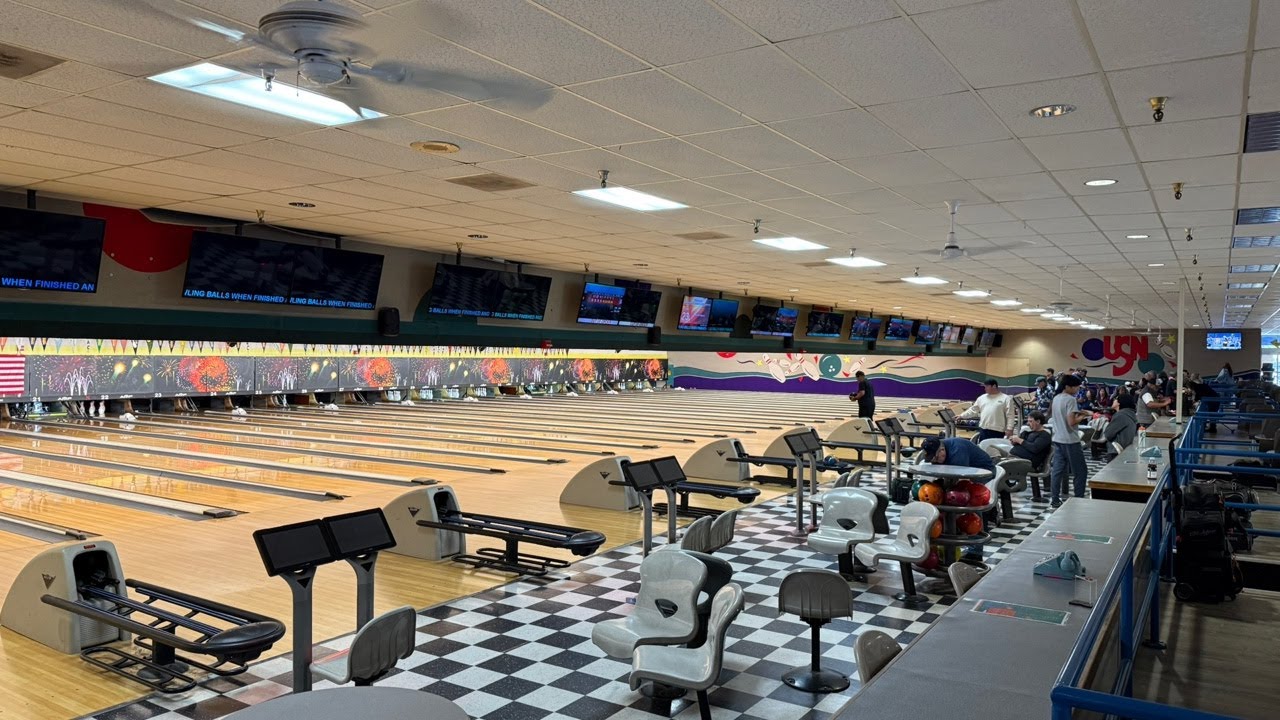 We talkin' 'bout practice!  #edgarandmjbowls #2handedbowling