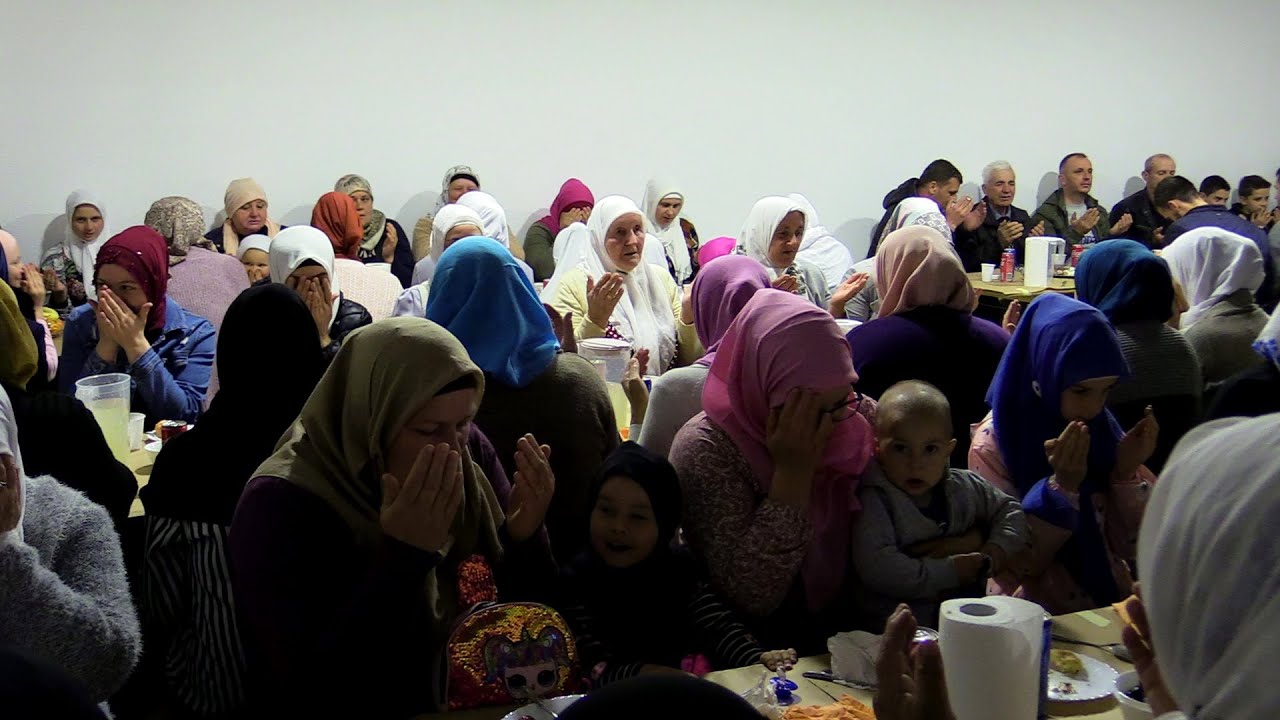 U G. Šetićima (Zvornik) porodica Smajlović organizovala iftar za preko 130 postača