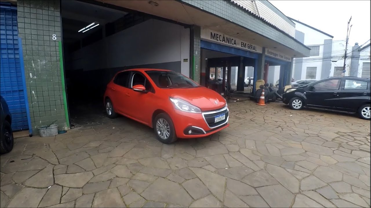 Peugeot 208 1.2 2017 revisão de 90 mil km