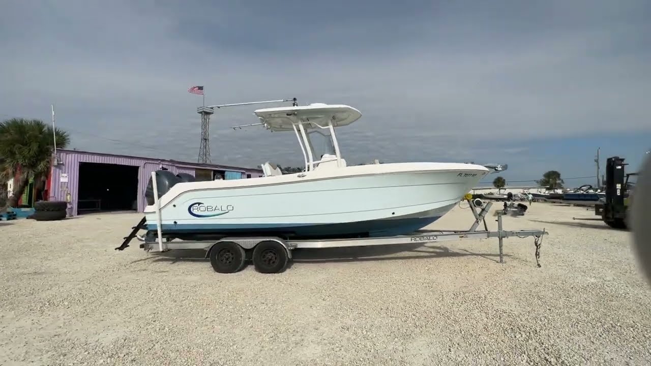 Robalo R242 with SeaKeeper Ride for sale