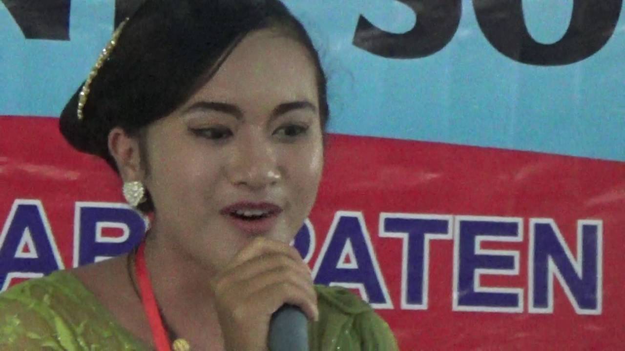 Menyanyi Tunggal Maju Terus Pantang Mundur di FLS2N SMP 2016 Kab. Pati