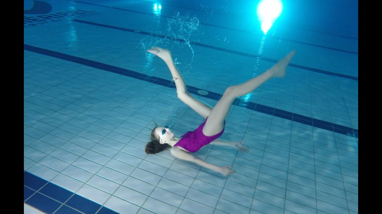 Dancing Underwater and practicing breath hold