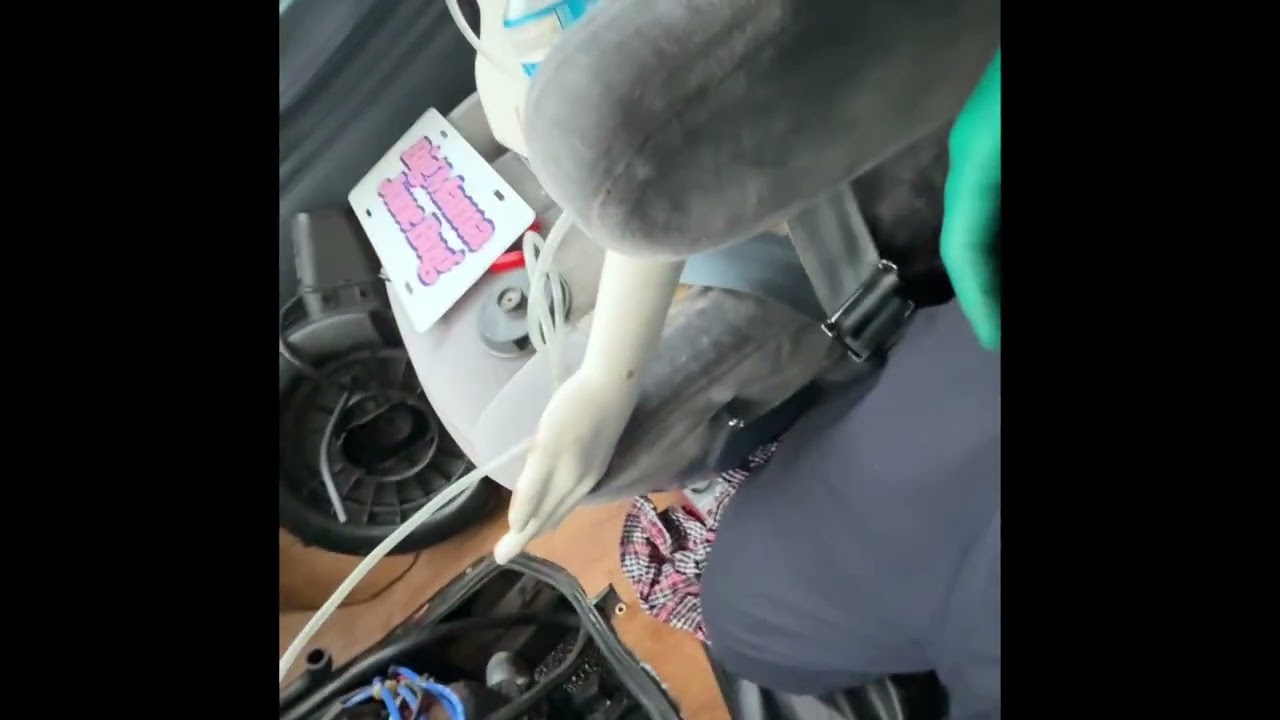 How to do a Fuel Pressure Test and Vacuum Reading on 1988 Dodge B250
