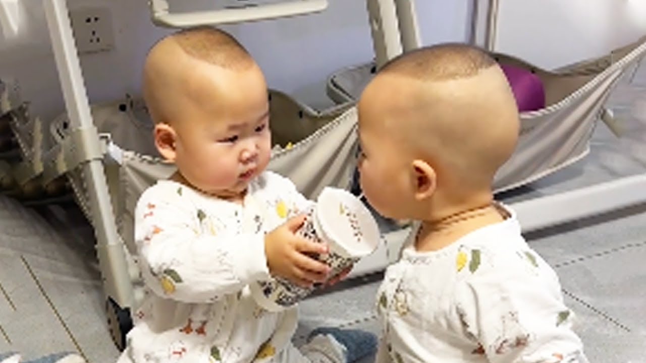 Cute Twin Brothers Moment:Twins Sharing Milk Tea, So Cute!